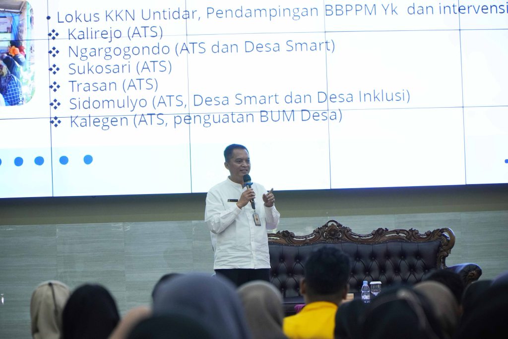 Narasumber dari Balai Besar Pelatihan dan Pemberdayaan Masyarakat Desa (BBPPMDDTT) Yogyakarta, Dr. Ir. Widarjanto